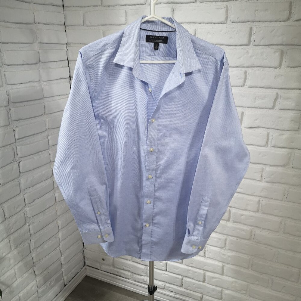 Banana Republic Men's Size Medium Non Iron Standard Fit Button Front Shirt
